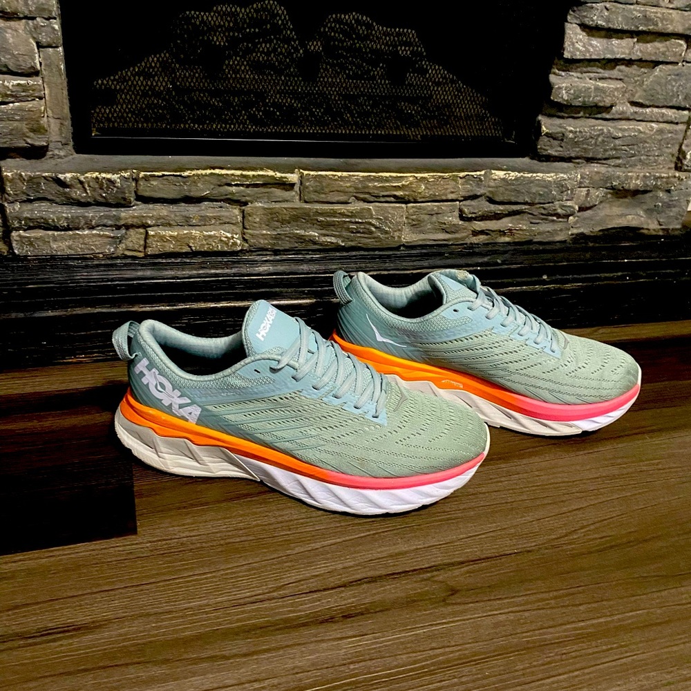 HOKA ONE ONE ARAHI 4 women’s running sneakers